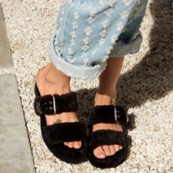 UGG FUZZ YEAH GENUINE SHEARLING SLIPPER SANDAL MSRP$99 Color: Pink Crystal - Picture 3 of 10